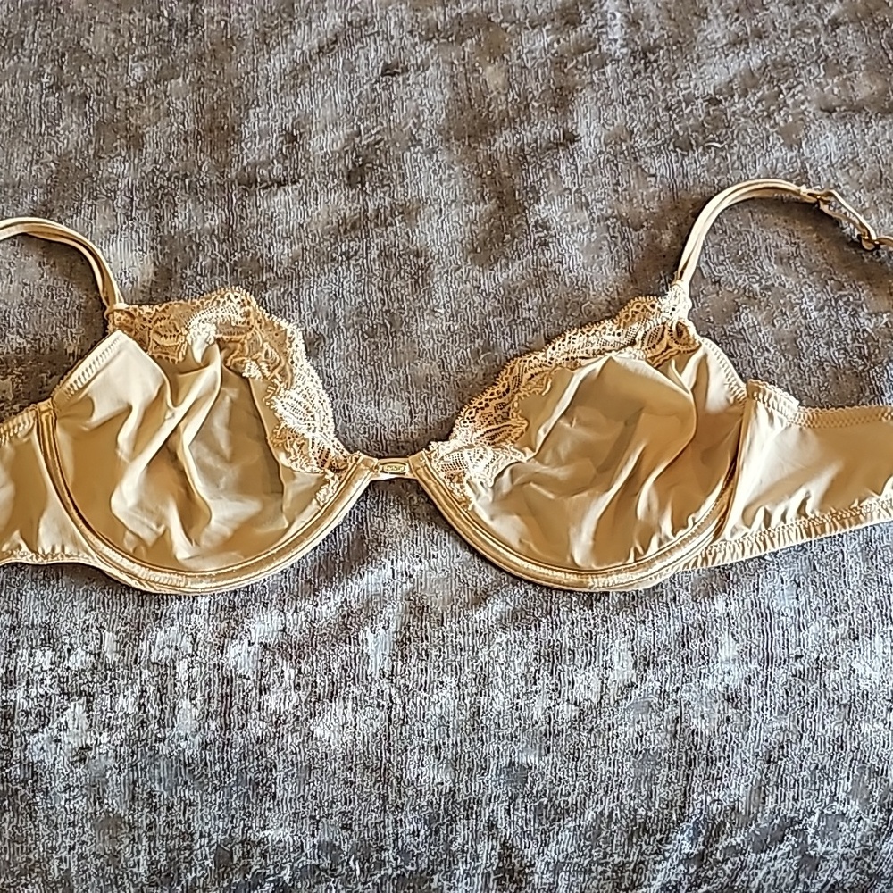 Victoria's Secret Very Sexy Unlined bra, 36D